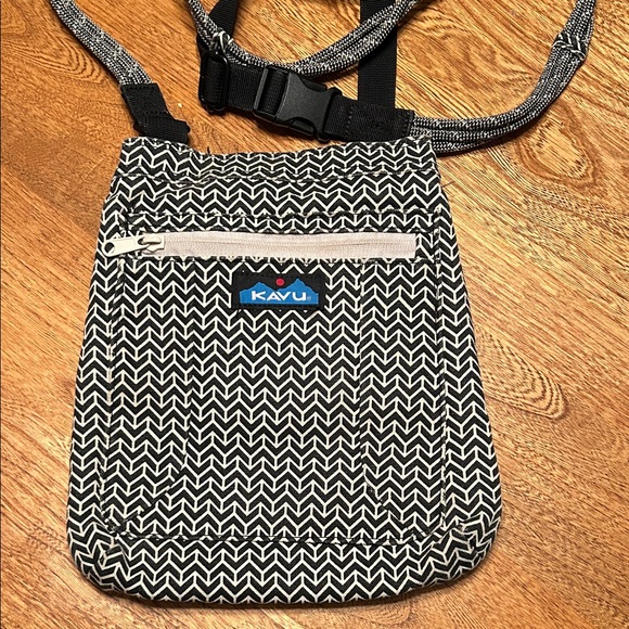 Kavu Handbags - Kavu Black and White Patterned Belt Bag